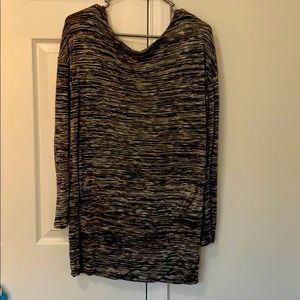 Tight at the hip blouse